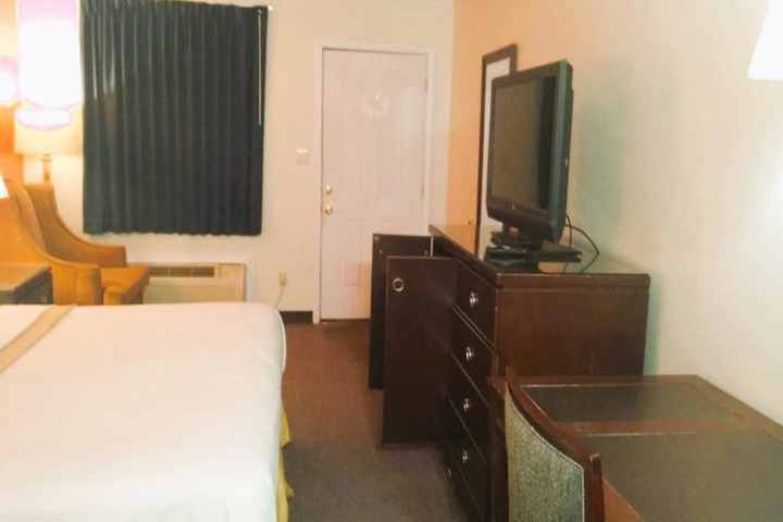 Room 9 of 13