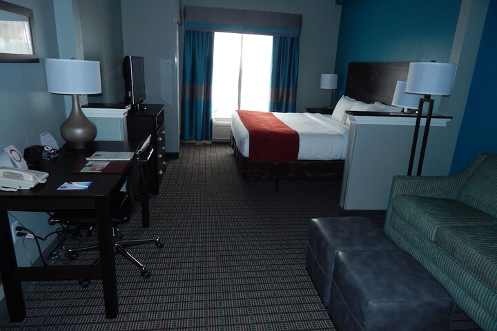 Room 40 of 61