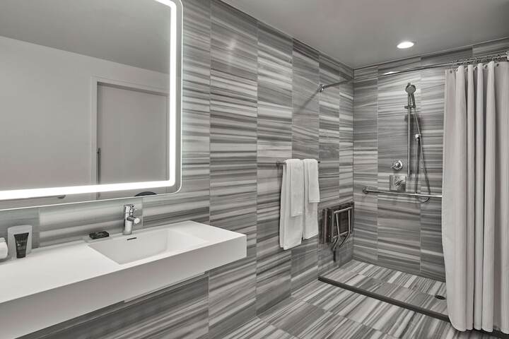 Room 30 of 41
