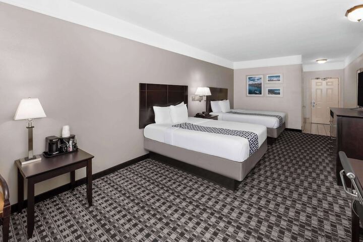 La Quinta Inn & Suites by Wyndham Deer Park