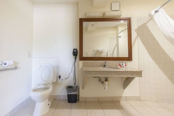 Room 42 of 76