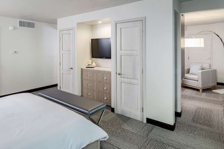 The Rushmore Hotel & Suites BW Premier Collection