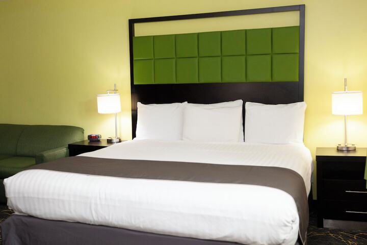 Room 32 of 46