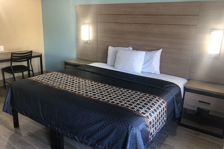 Room 6 of 17