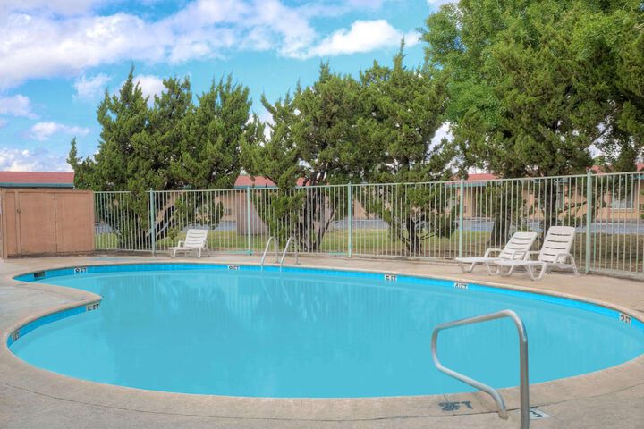 Pool 4 of 27