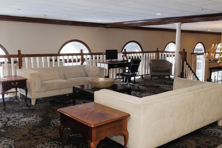 The Colonial Hotel