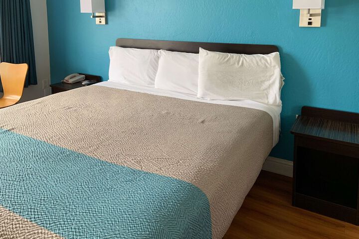 Room 13 of 52