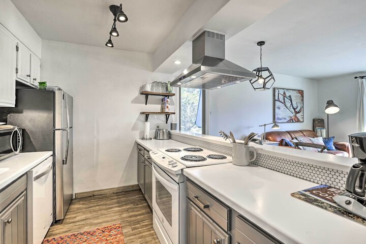Condo w / Balcony & Views - Steps to Ski Shuttle!