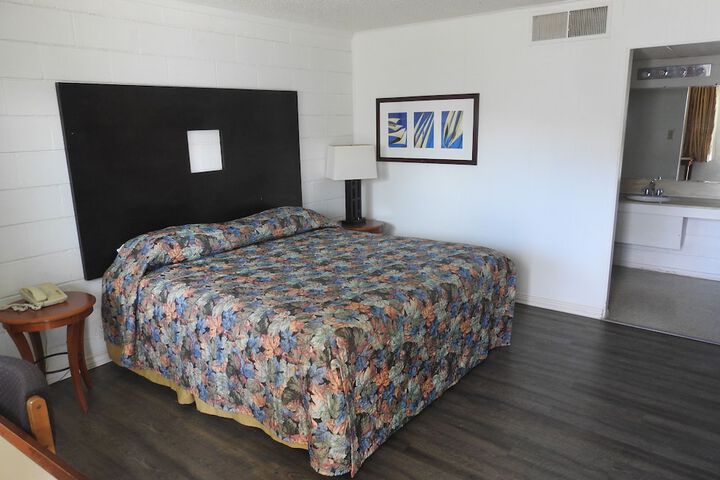 Room 35 of 60