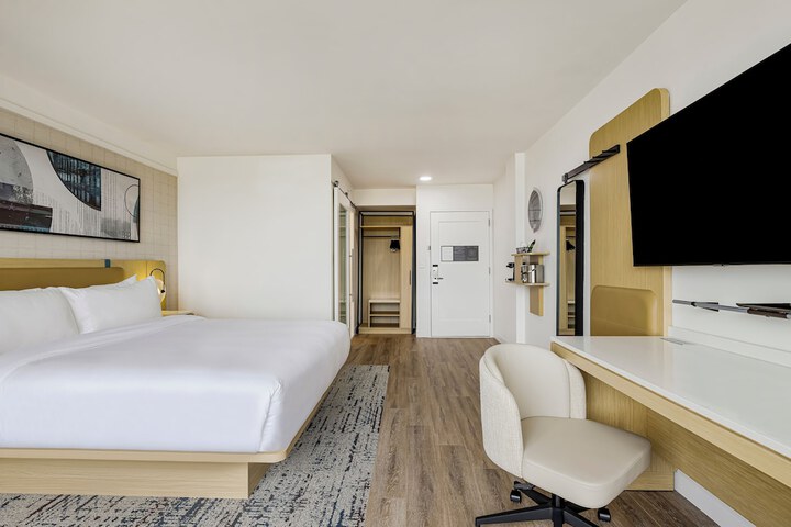Room 37 of 77