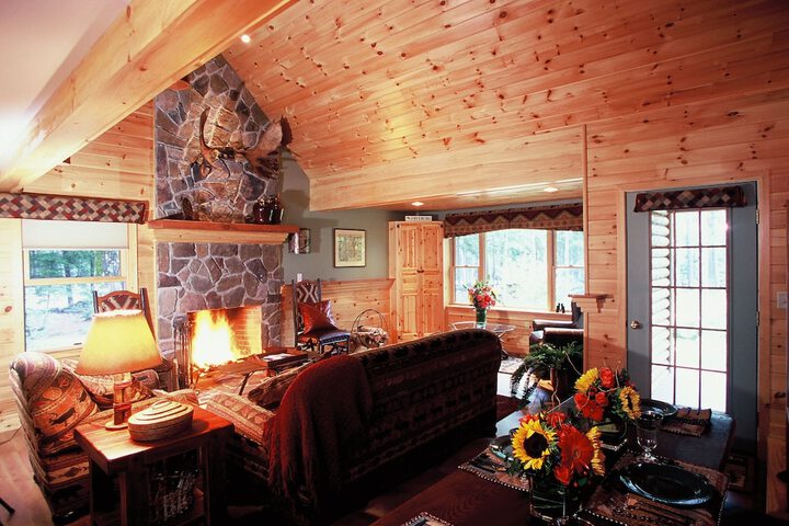 Upscale Fryeburg Cabin: Hot Tub + Billiards Table!