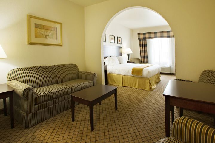Holiday Inn Express & Suites Childress by IHG