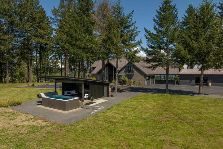 Escape to Wine Country Luxurious Getaway Awaits