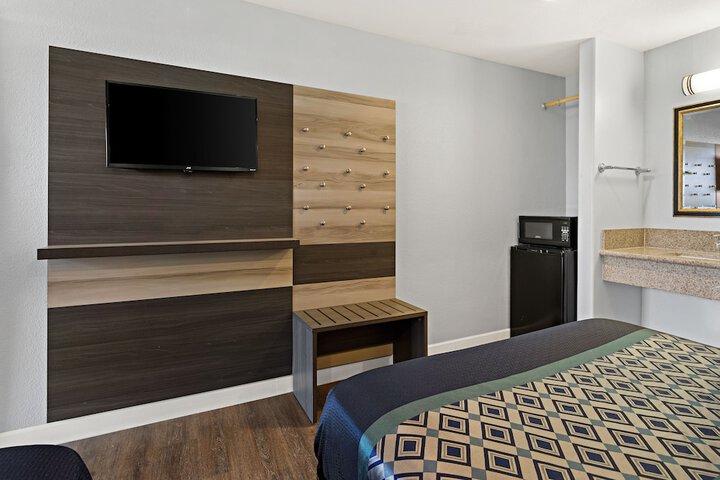 Room 21 of 30