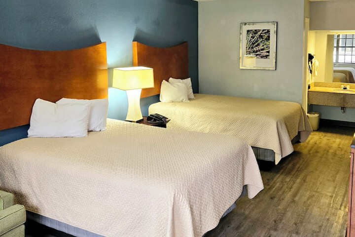 Room 5 of 16