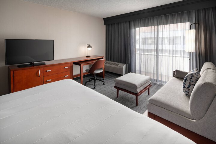 Room 14 of 32