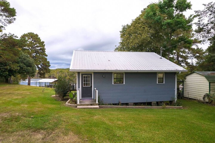 Doyline Cottage w / Large Porch & Lake Access!