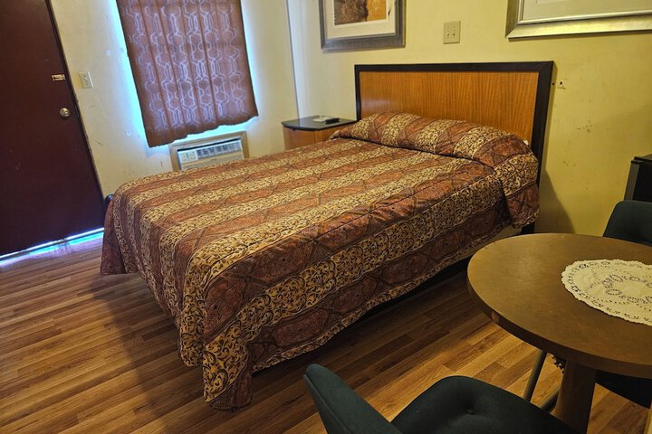 Room 16 of 30