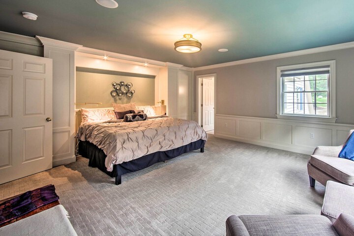 Extravagant Atglen Manor w / Private 60-acre Land!