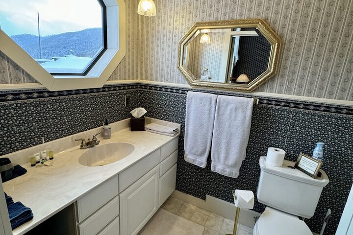 Room 17 of 24