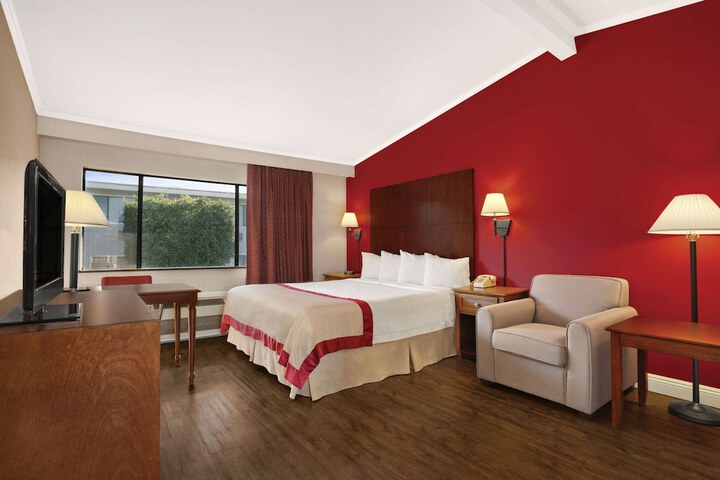 Room 18 of 35