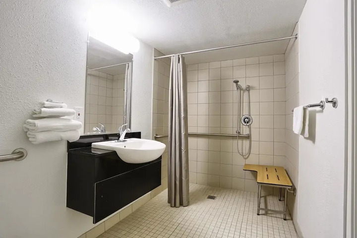 MOTEL 6 PITTSBURG. CA
