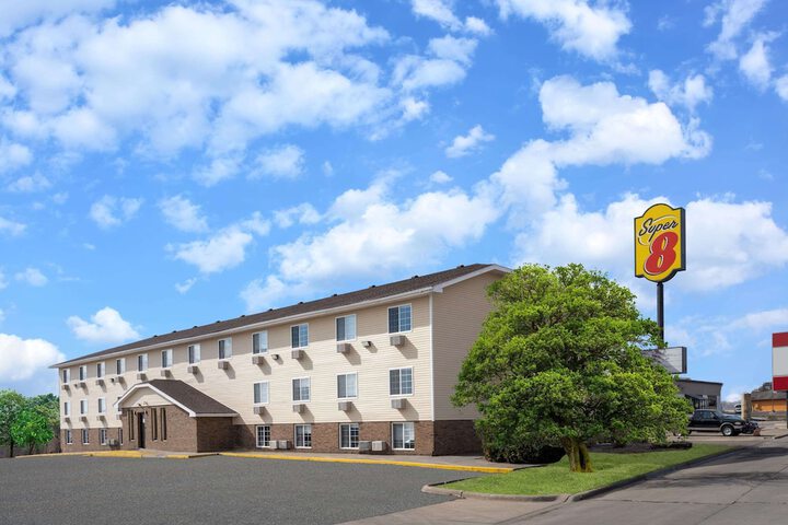 Super 8 by Wyndham Clinton
