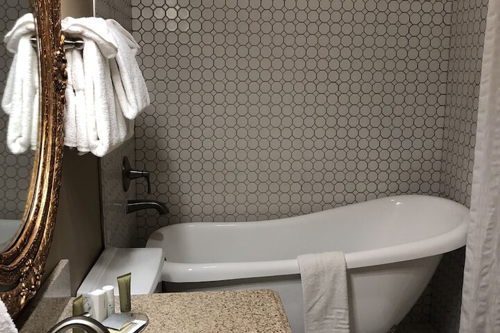 Room 23 of 49