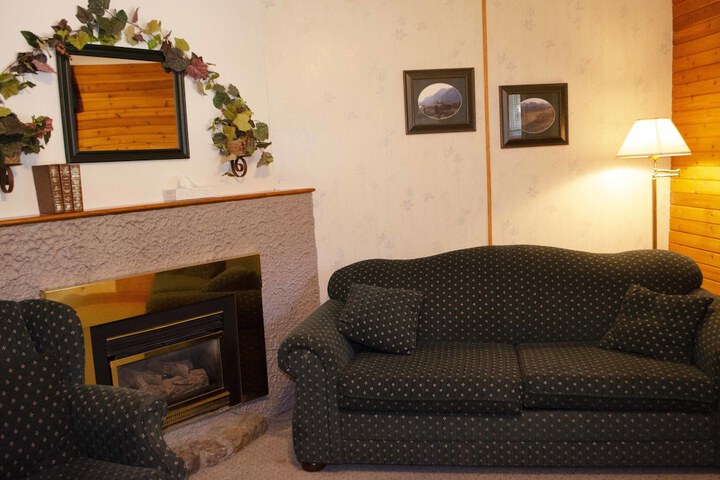 Crandell Mountain Lodge
