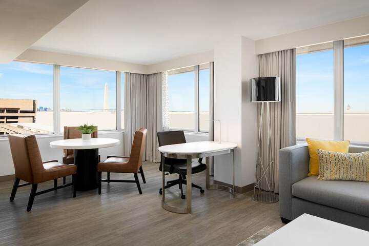 Room 28 of 103