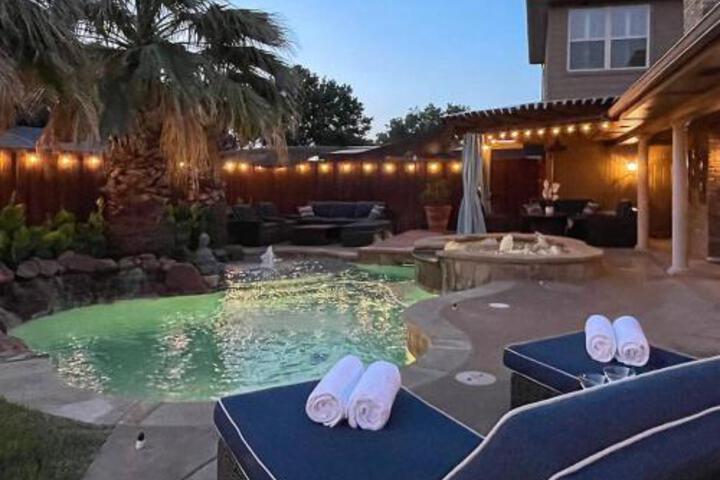 Cheerful 5 Bedroom Home with Heated Pool