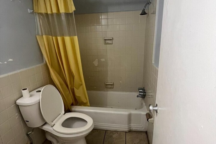Room 8 of 16