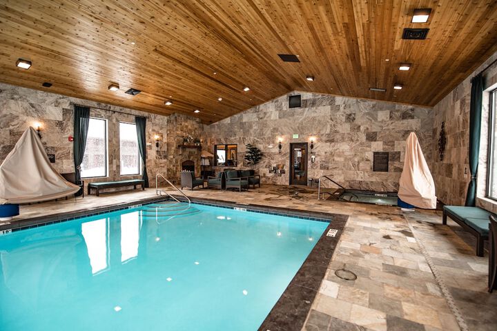 Elk Country Inn