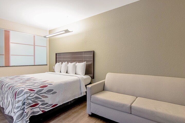 Room 12 of 25