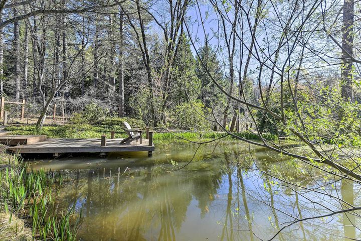 Peaceful Cottage w / Grill & Yard in Grass Valley!