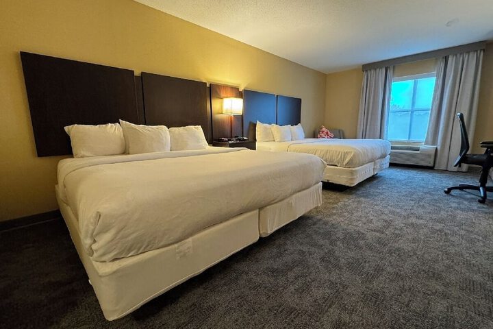 Comfort Inn & Suites Lexington Park near Pax River