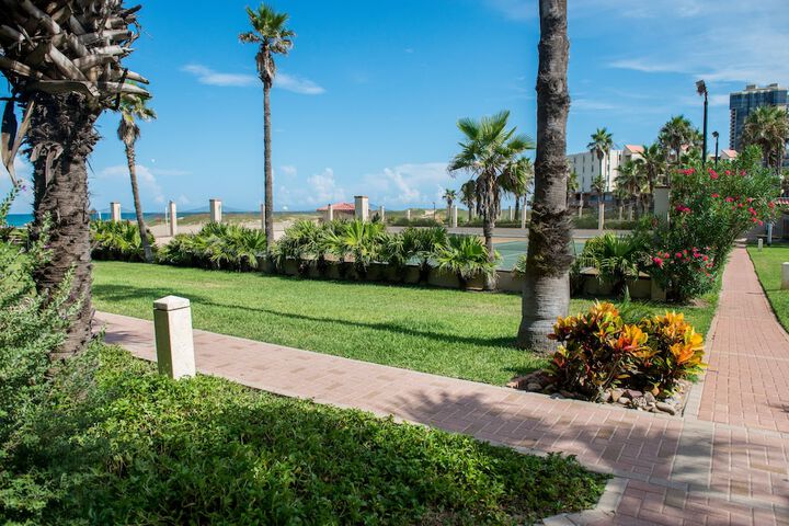 Isla Grand Beach Resort