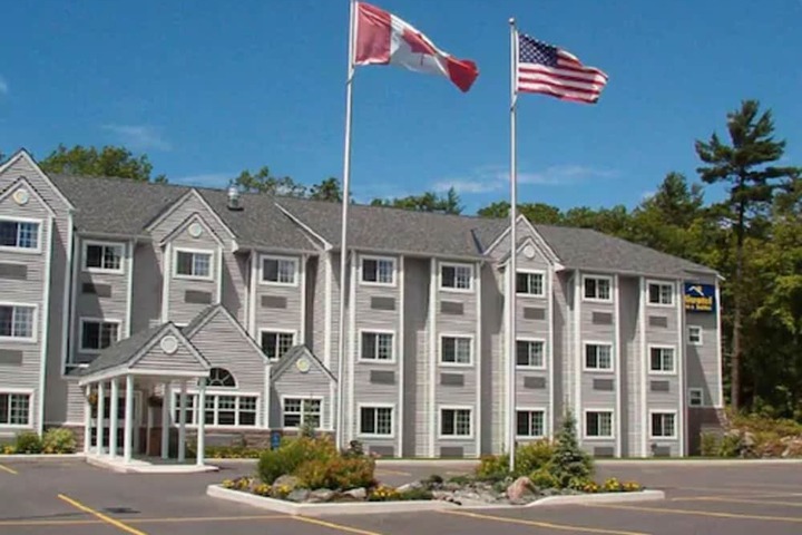 Parry Sound Inn & Suites