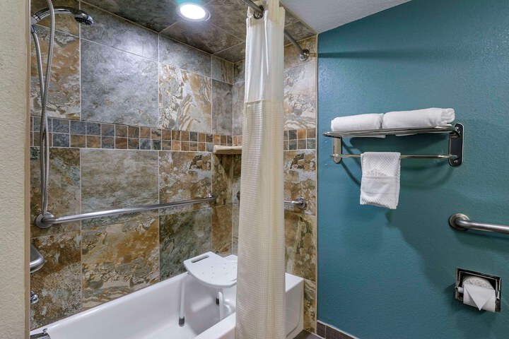 Room 16 of 35