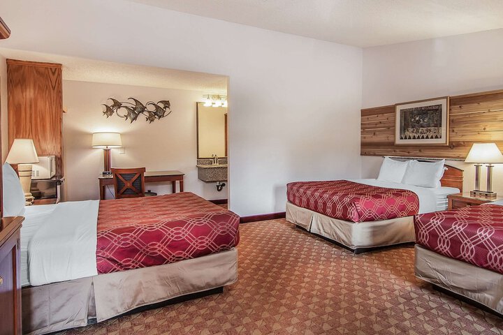 Econo Lodge Inn & Suites Madras