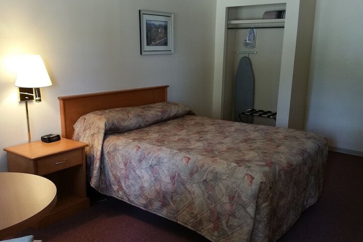 Yellowhead Motel