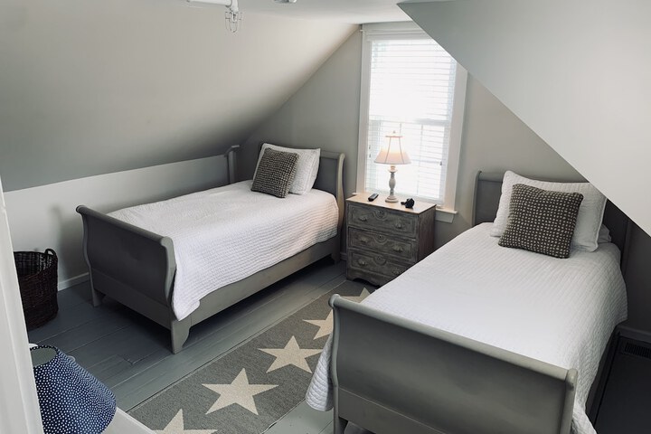 Room 44 of 65