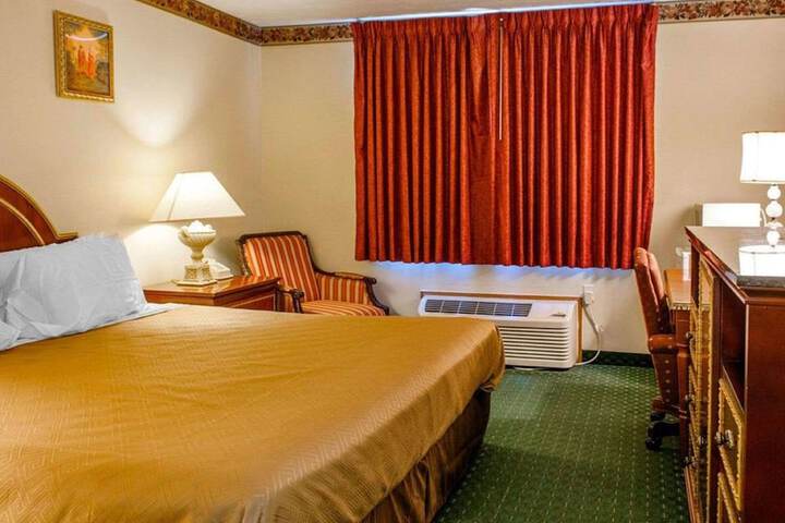 Room 25 of 27
