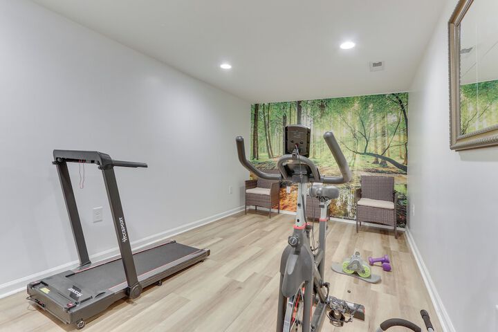 Cozy Inwood Apartment: History Hiking & Wine!