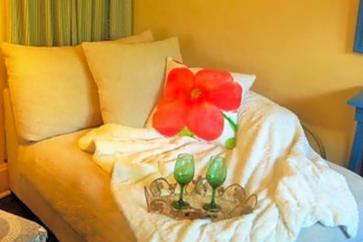 Maple Leaf Cottage Inn