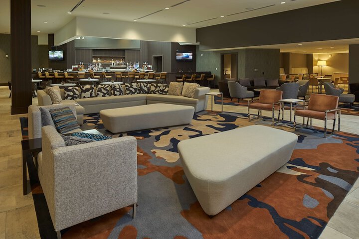 Lounge 52 of 56