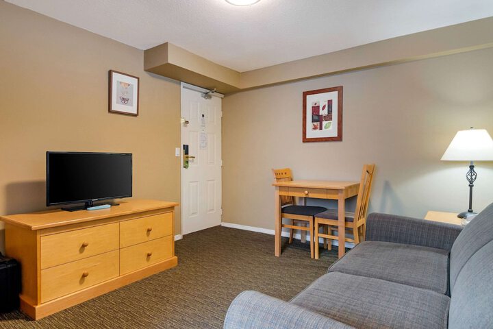 Room 28 of 64