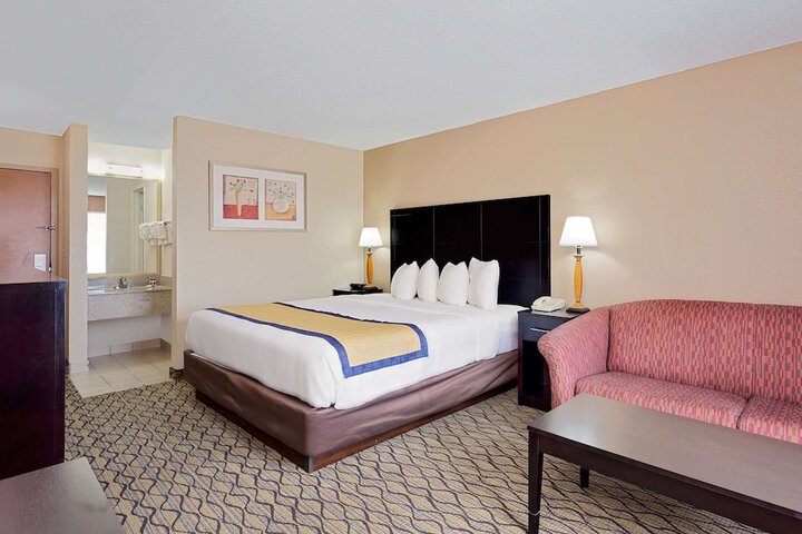 Room 10 of 20