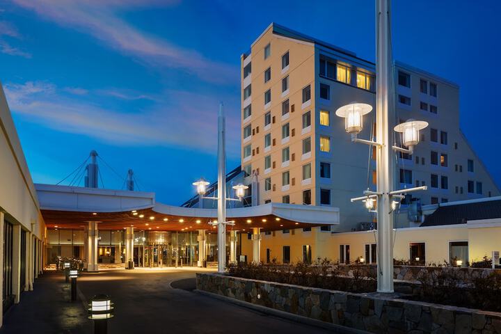 Newport Harbor Island Resort