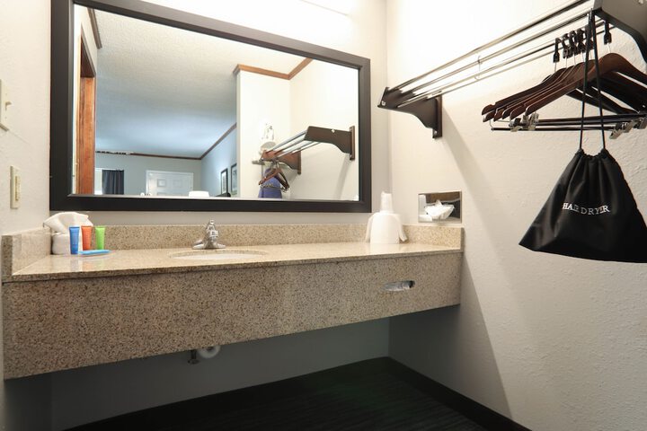 Room 7 of 18